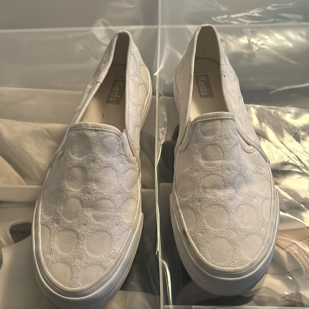 Great used condition slide on keds